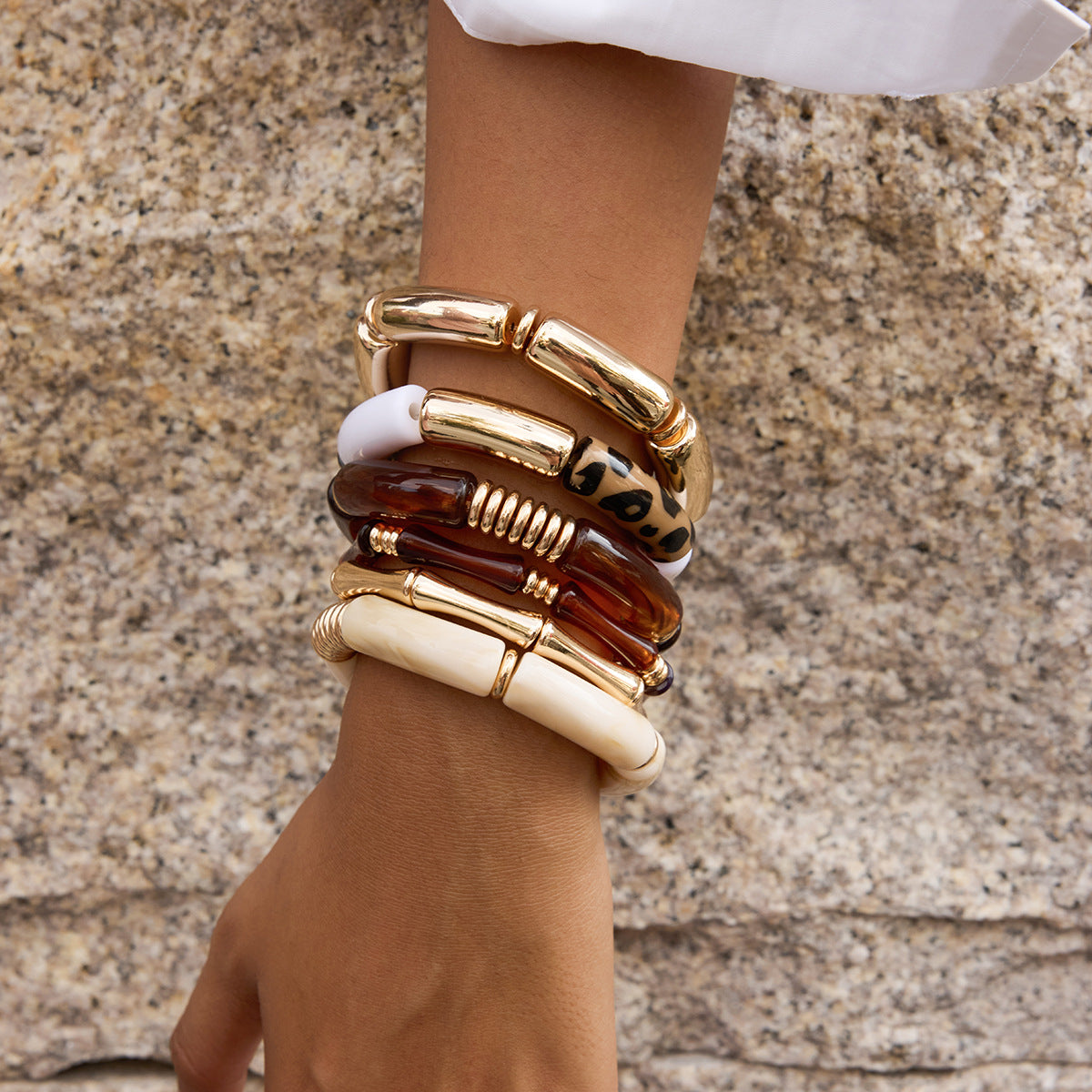 Bracciale minimalista in acciaio inossidabile placcato a forma di bambù da donna con un'elegante estetica autunno-inverno