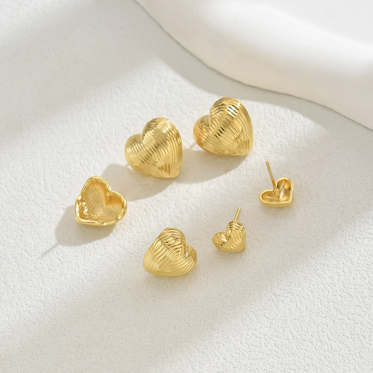 Elegantes Pendientes Geométricos en Forma de Corazón para Mujer con Cobre Bañado y Postes de Acero Inoxidable
