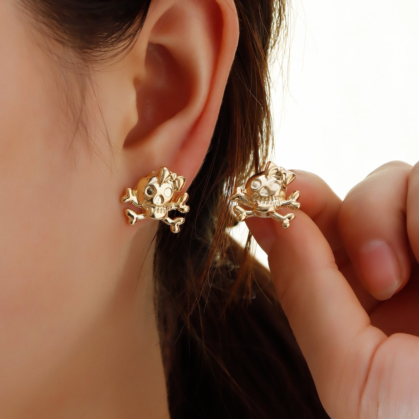 Vintage Gothic Skull Stud Earrings for Women with Electroplated Metal Construction and Geometric Design