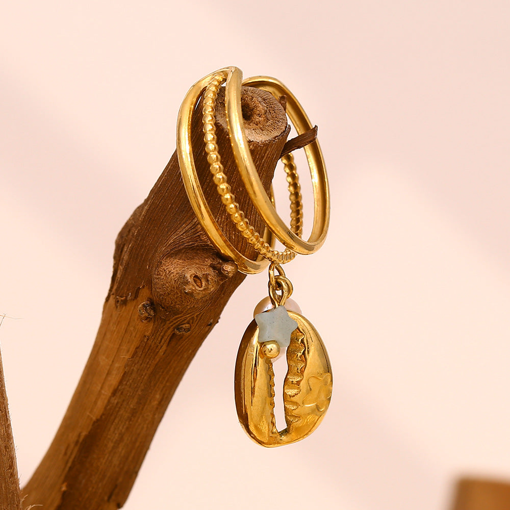 Anello da donna in acciaio inossidabile geometrico d'ispirazione vintage con placcatura in oro 18 carati e nappa con conchiglia di perla