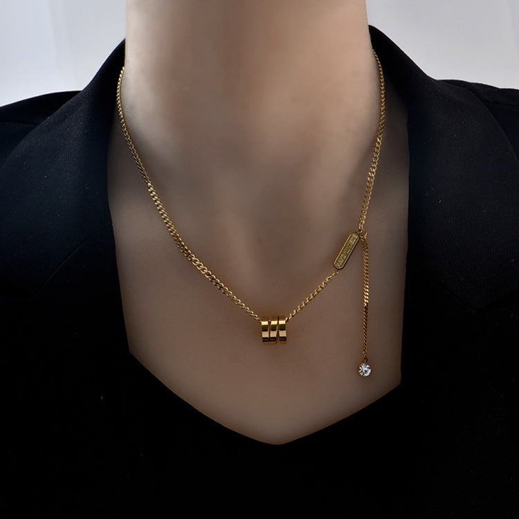 Bohemian Geometric Titanium Steel Pendant Necklace with Gold Plating for Women, Wavy Chain Locket Necklace for Sweaters and Casual Outfits