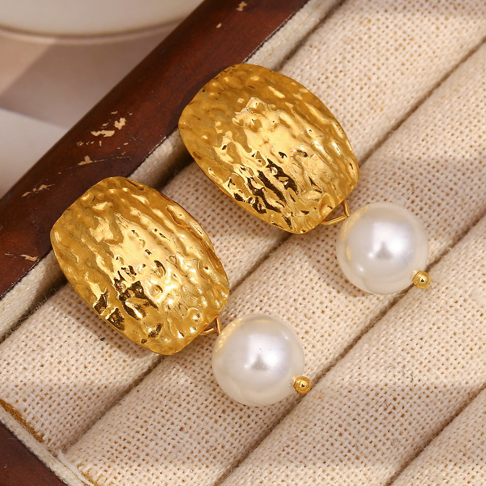 Orecchini a perno da donna alla moda, vintage, geometrici, in acciaio inossidabile con placcatura in oro 18K e texture martellata con accenti di perle