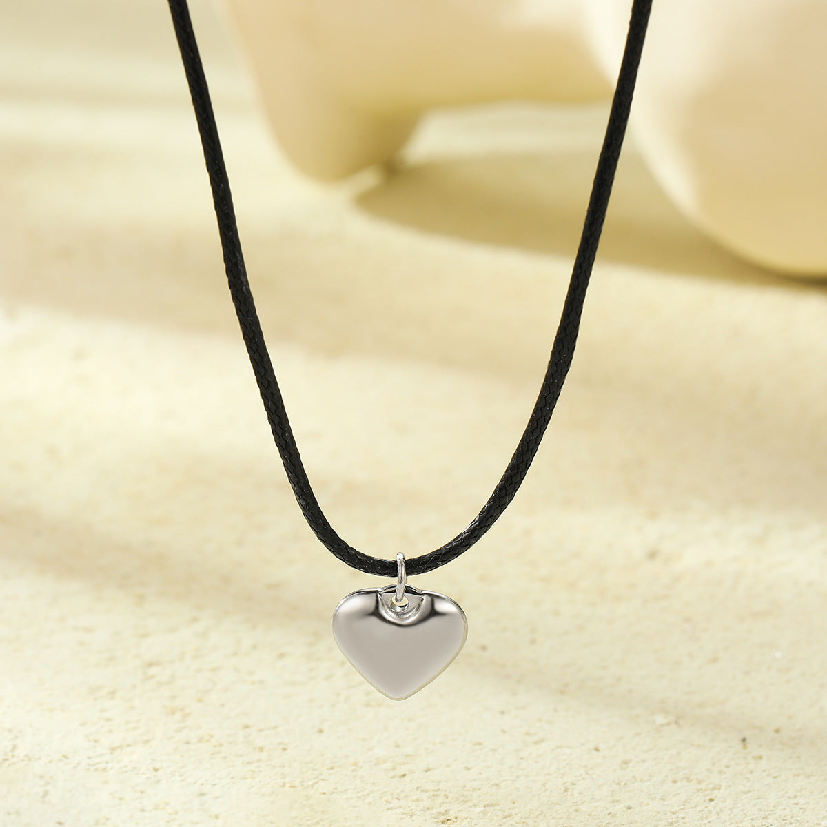 Collar minimalista de acero inoxidable chapado en oro de 18 quilates con corazón para mujer con cadena de cordón encerado