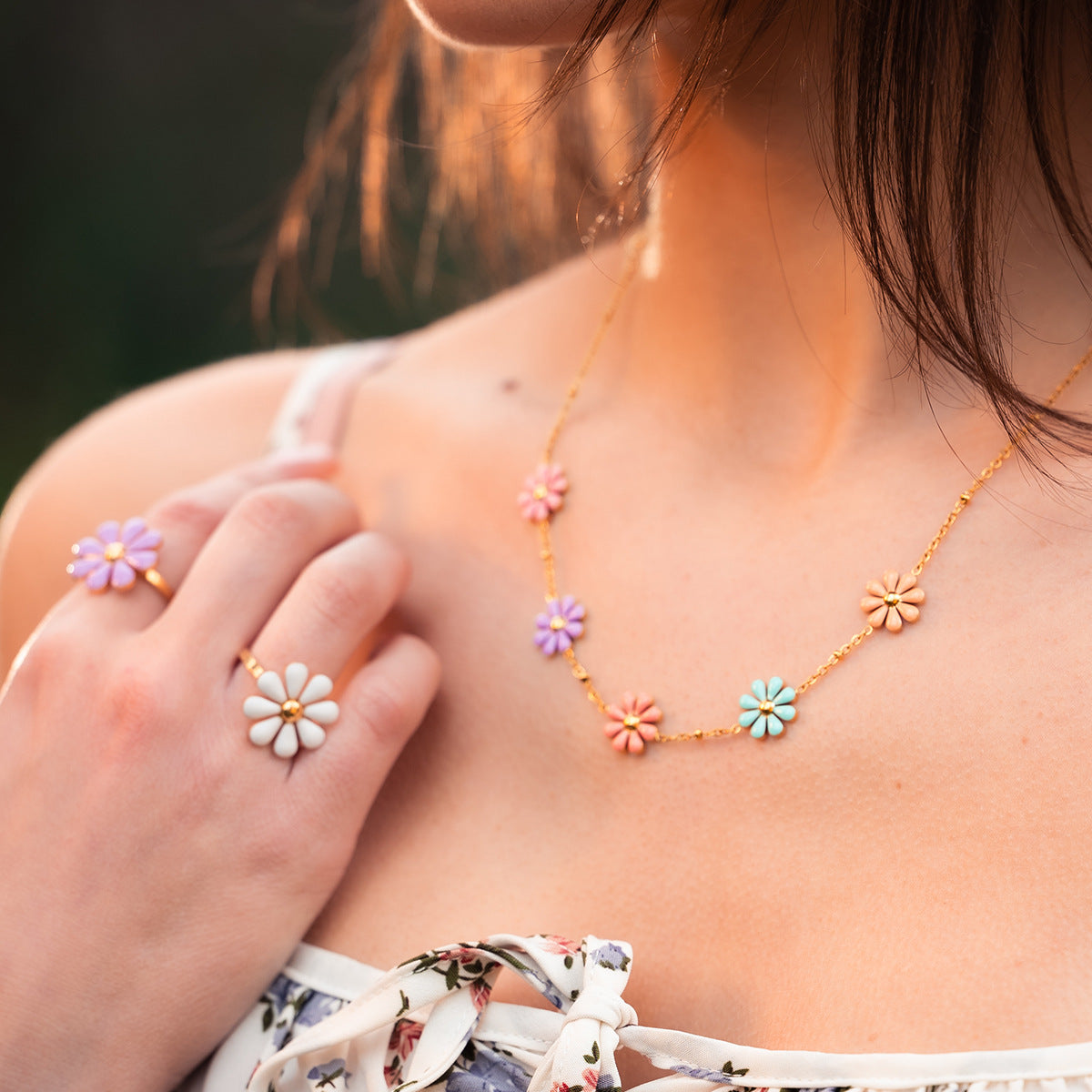 Fashion 18K Gold Plated Stainless Steel Geometric Daisy Enamel Pendant Necklace for Women
