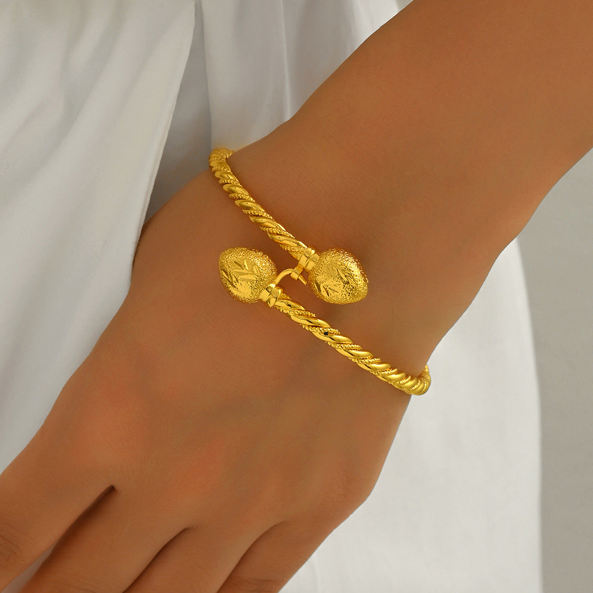 Luxury Geometric Snake-Shaped Open Bangle Set for Women Made of Brass Alloy with Rhinestone Inlay