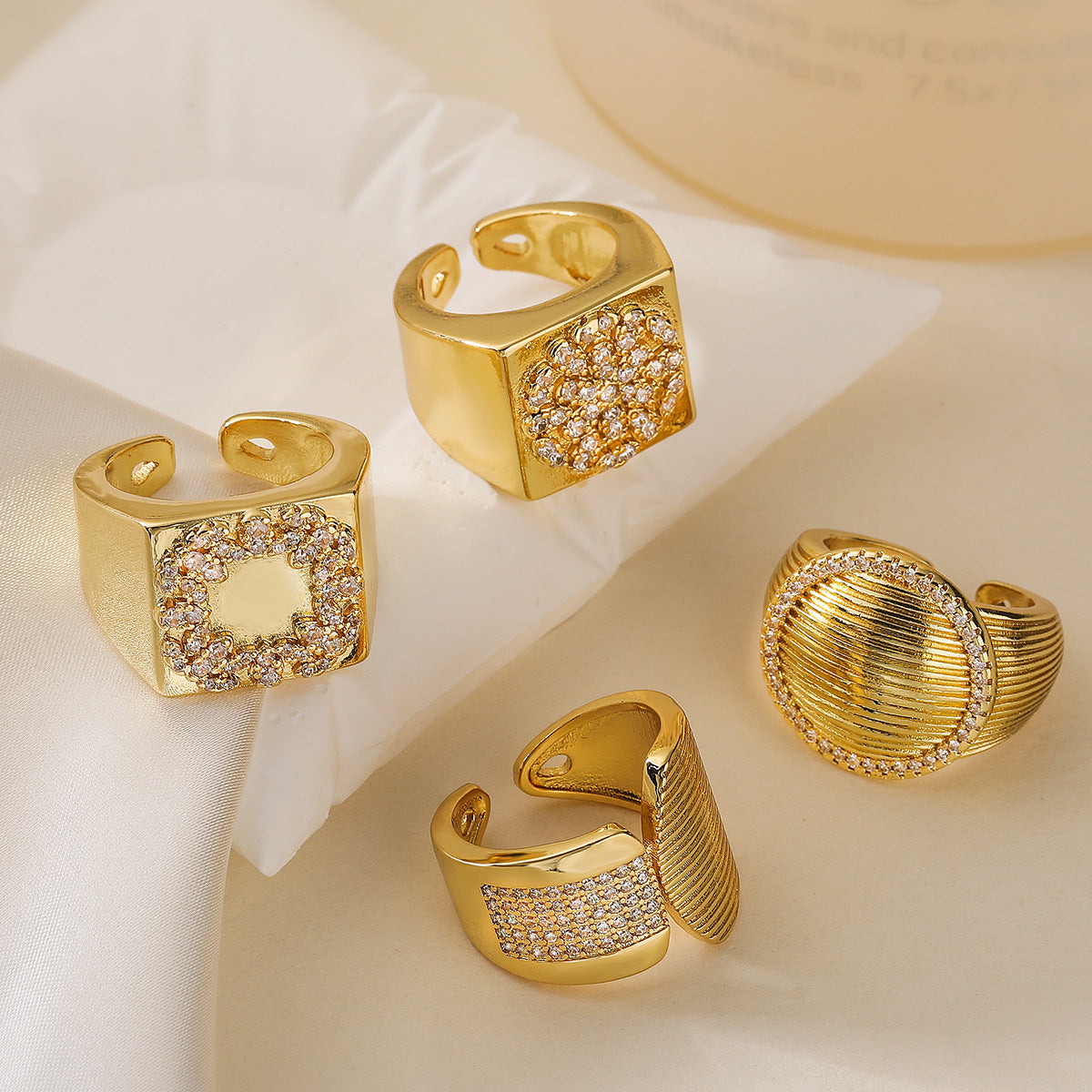 Fashionable Geometric Copper Ring with 18K Gold Plating and Zircon Inlay for Women