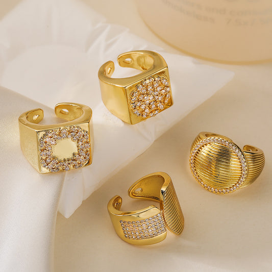 Anello in rame geometrico alla moda con placcatura in oro 18 carati e intarsio in zirconi da donna