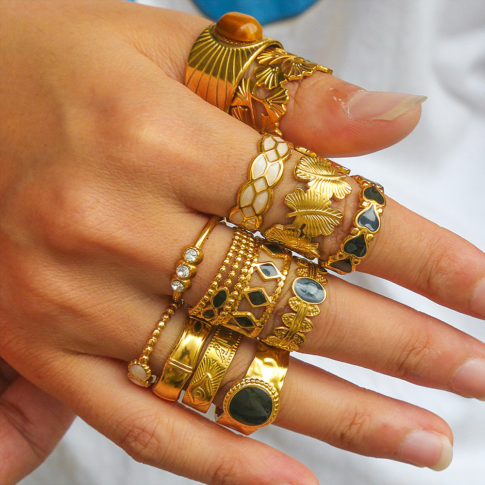 Anillo de acero de titanio con forma de U, estilo punk, chapado en oro de 18 quilates y detalles de microincrustaciones de piedra de lava ovalada