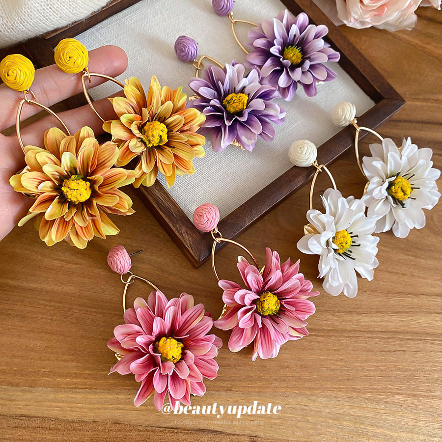 Pendientes de botón florales de tela hechos a mano para mujer con postes de acero, joyería elegante y minimalista
