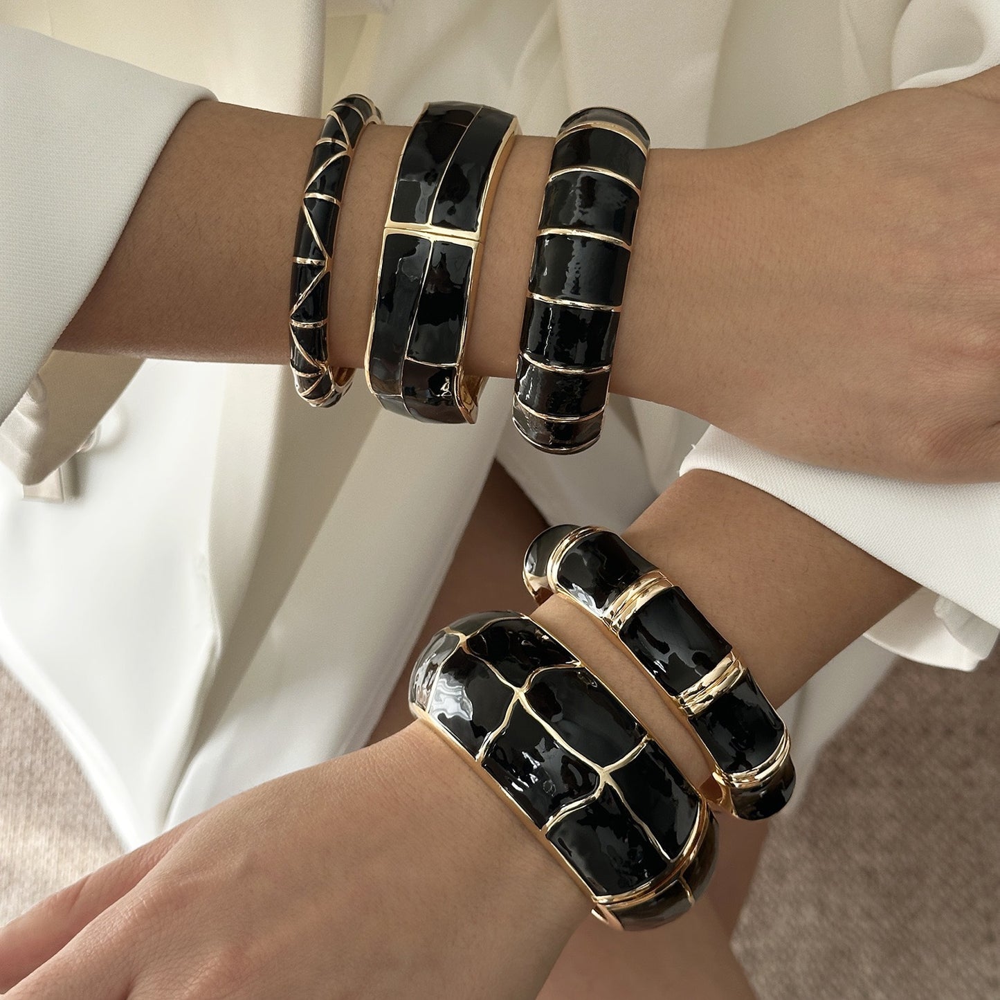 Bracciale in lega placcato oro con gocce geometriche