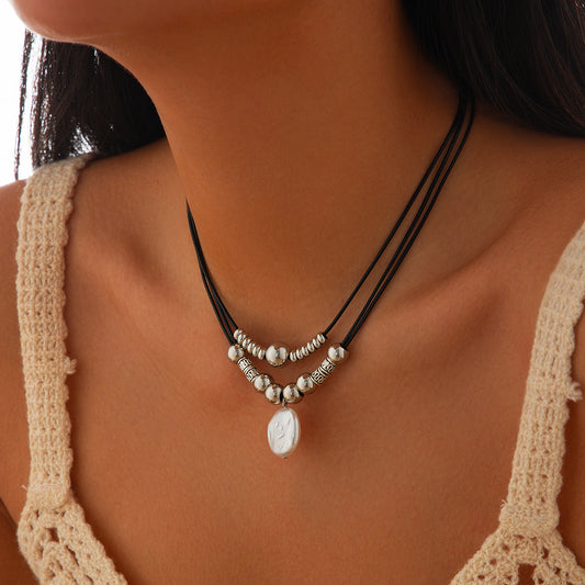 Collana pendente minimalista geometrica con perla sintetica e nappina, da donna