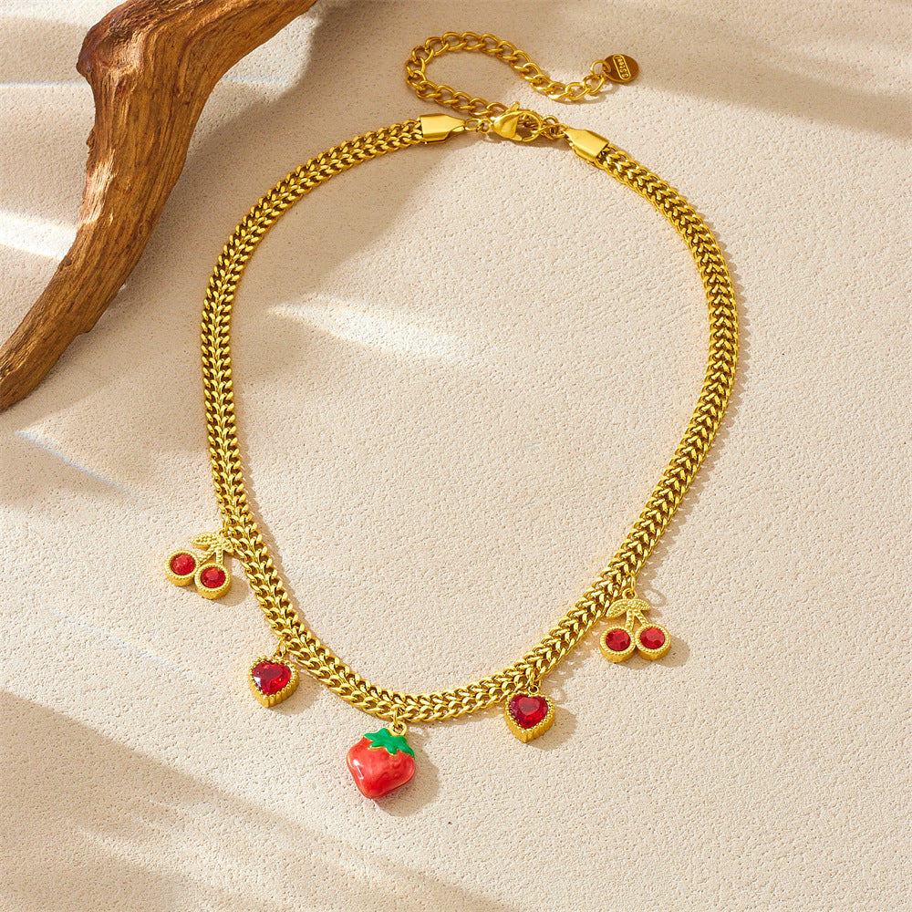 Collana con ciondolo a ciliegia fragola dolce e fresca in acciaio inossidabile con finitura placcata, design 3D a forma di frutto su catena snake per donna
