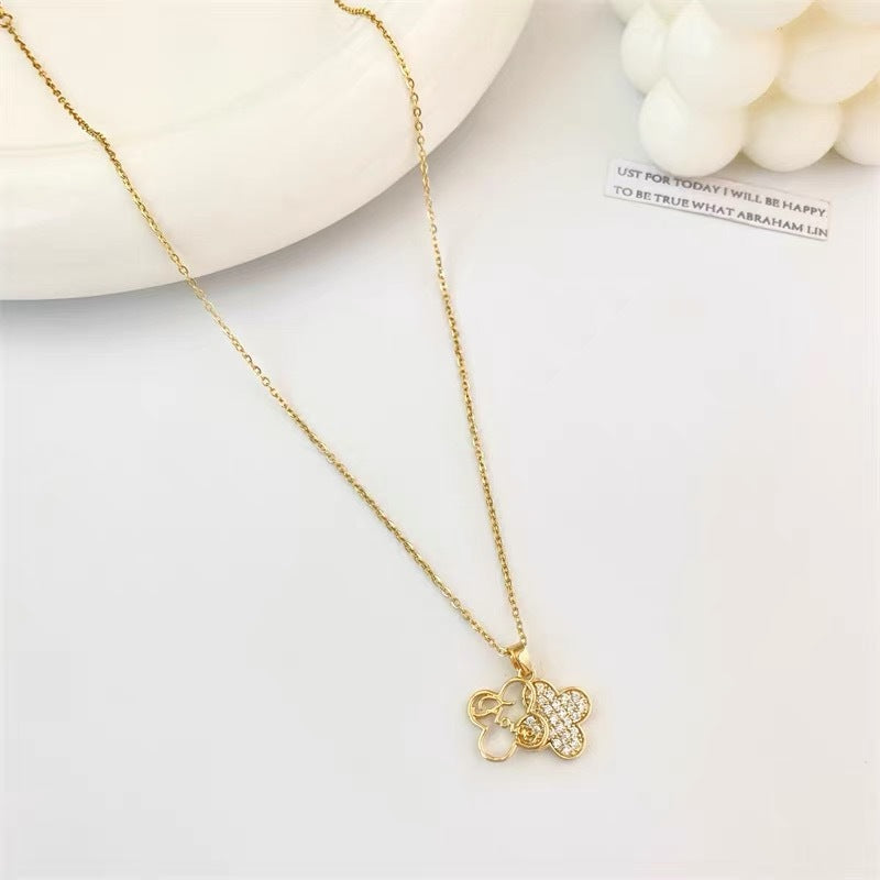 Collana pendente minimalista a doppio strato con quadrifoglio in acciaio al titanio con finitura placcata per donne e uomini
