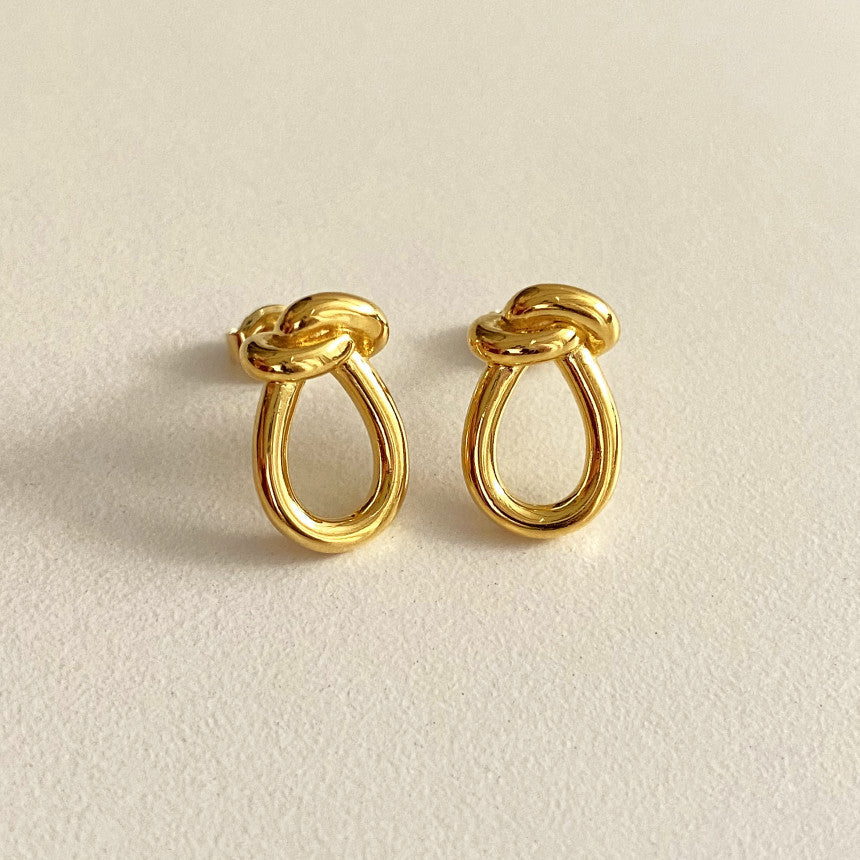 Pendientes de Letra Geométricos Minimalistas en Plata de Ley 925 con Baño de Oro