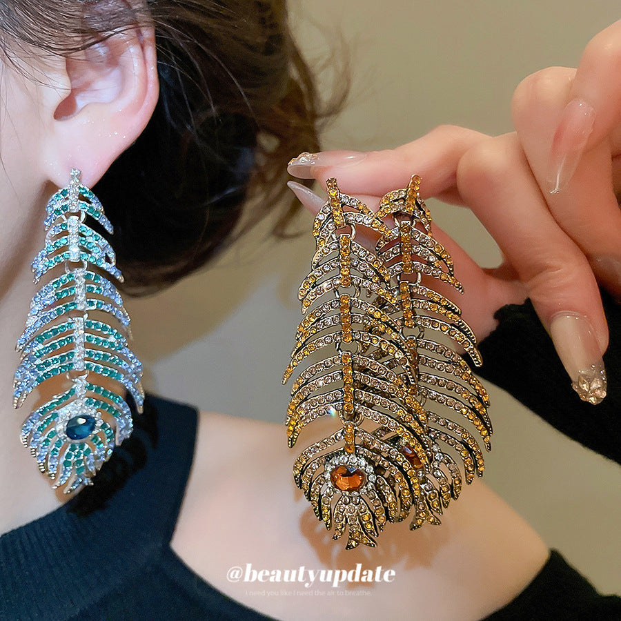 Orecchini a perno artistici vintage in lega a forma di piuma e foglia con intarsio di strass per donna