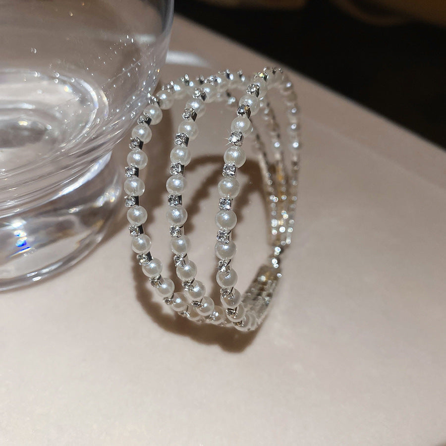 Elegante brazalete abierto de doble capa con perlas y diseño geométrico redondo, incrustaciones de pedrería y estilo vintage, accesorio minimalista de lujo
