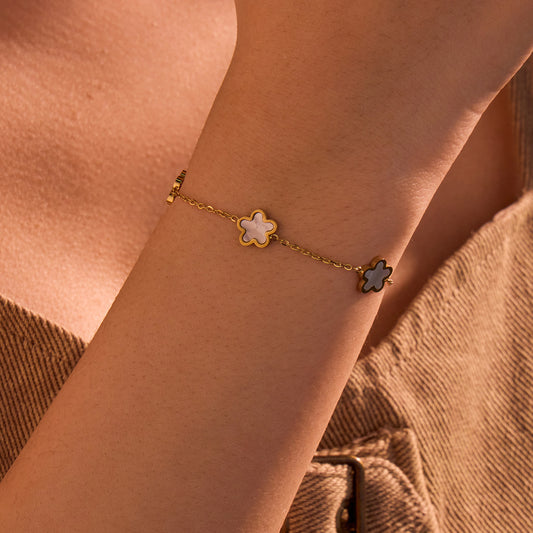 Fashionable OL Style Five-Petal Shell-Inlaid Stainless Steel Bracelet with Plated Finish for Women