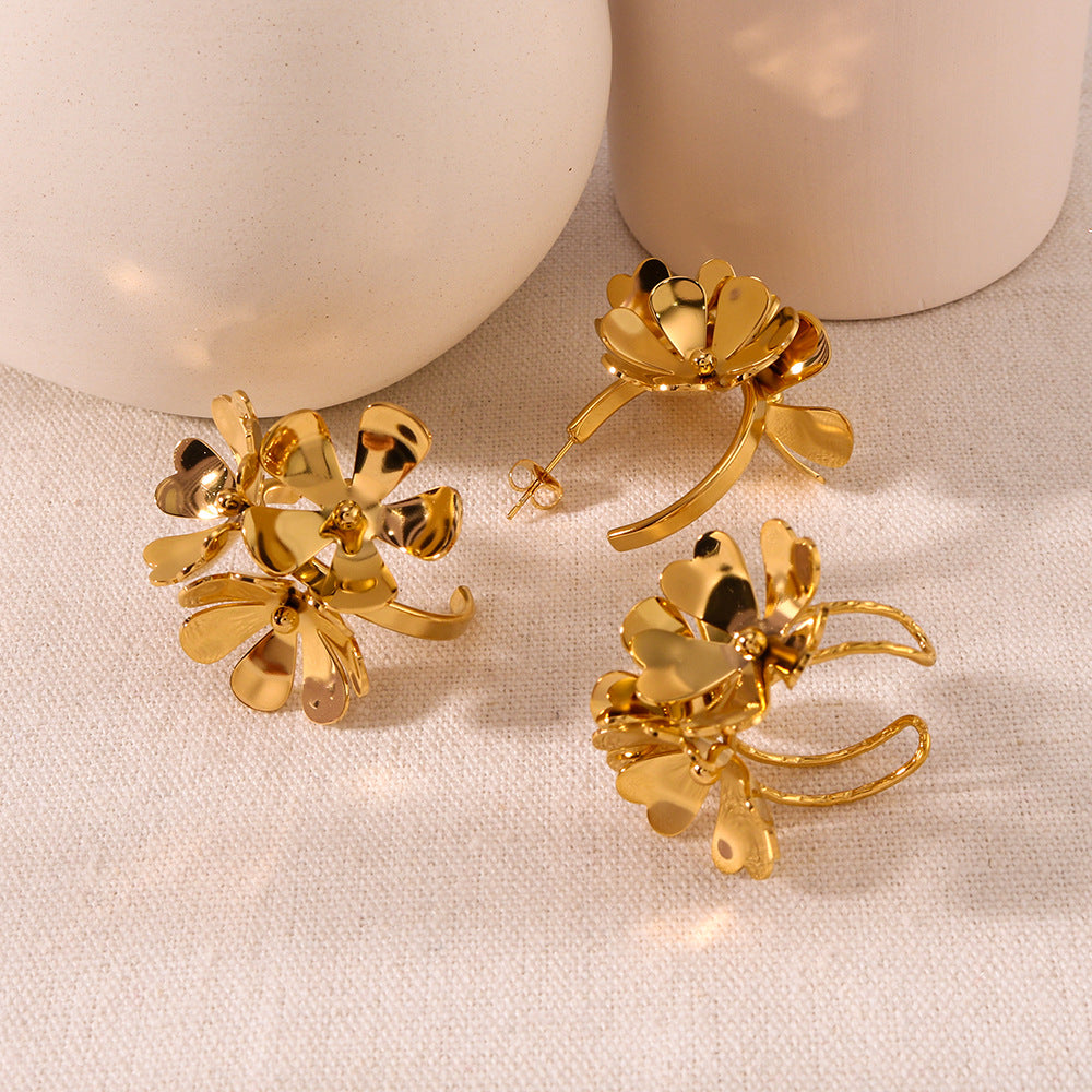 Set di anelli e orecchini aperti a fiori geometrici in acciaio inossidabile con placcatura in oro 18 carati da donna