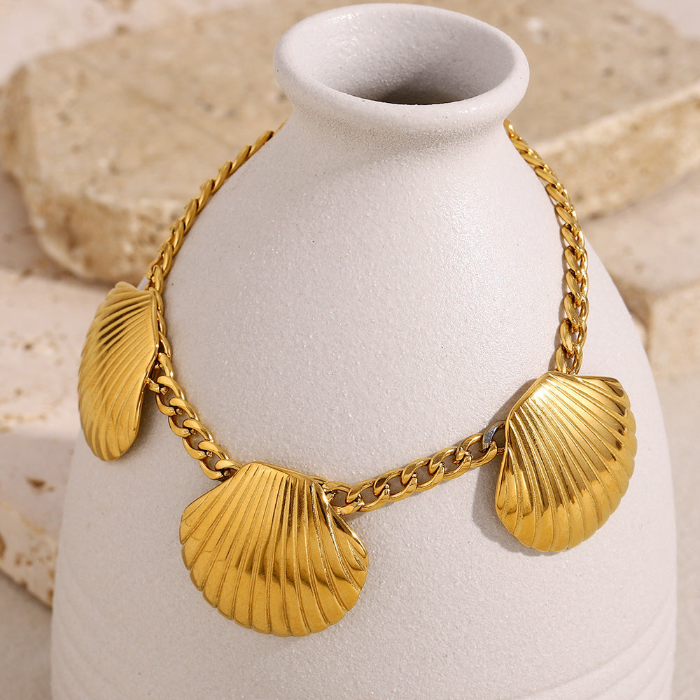 Fashionable Minimalist Scallop-Shaped Stainless Steel Plated 18K Gold Bracelet for Women