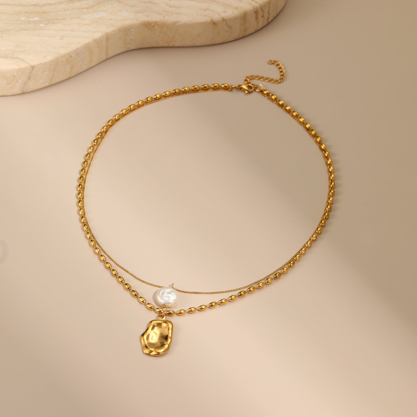 Collar de Acero Inoxidable Minimalista Geométrico de Moda con Baño de Oro de 18K y Perla Barroca para Mujer