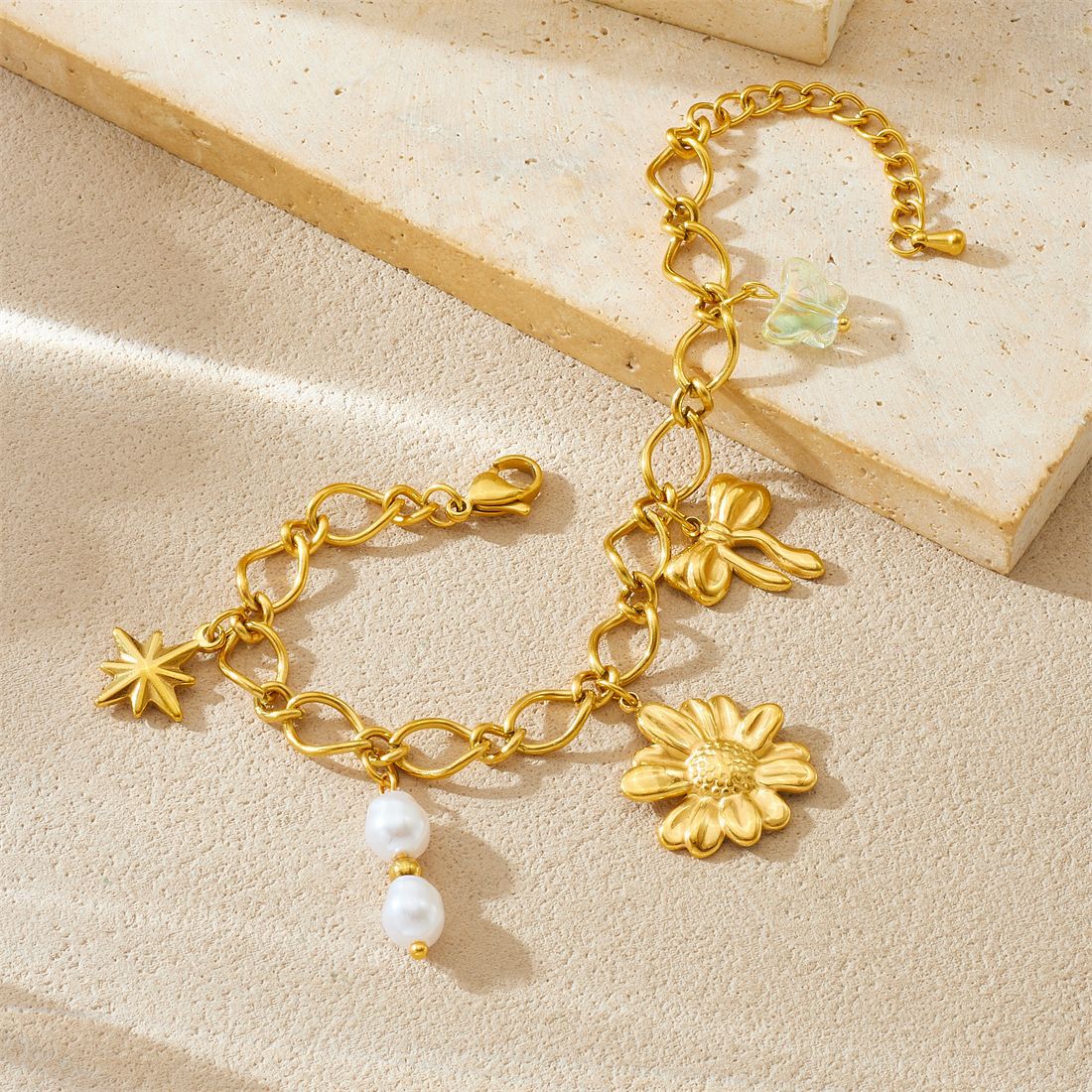 Vintage Elegant Gold Plated Floral Pearl Pendant Stainless Steel Bracelet