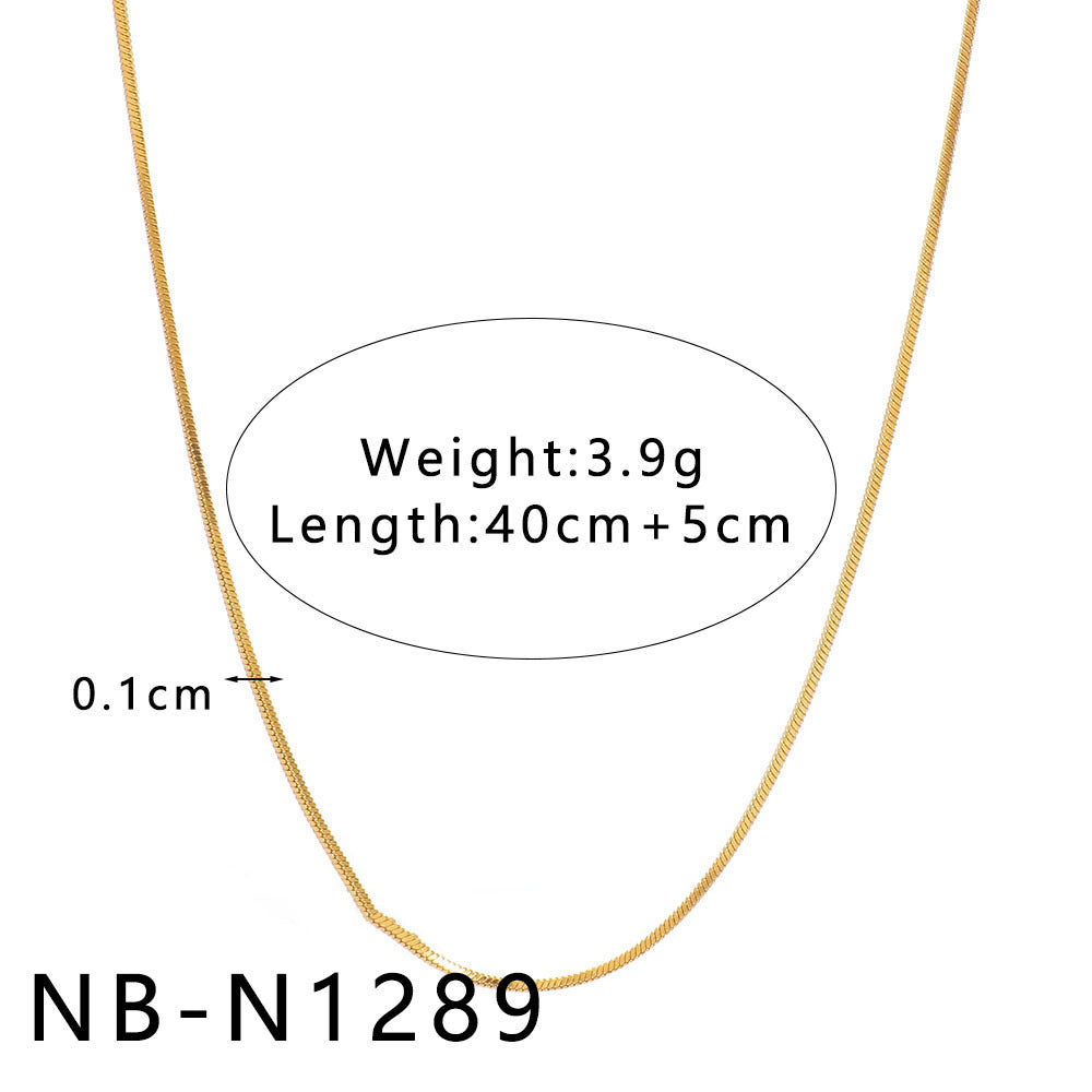 Collana con pendente geometrico minimalista da donna con design a intaglio, catena in acciaio inossidabile e finitura placcata sottovuoto in oro 18 carati