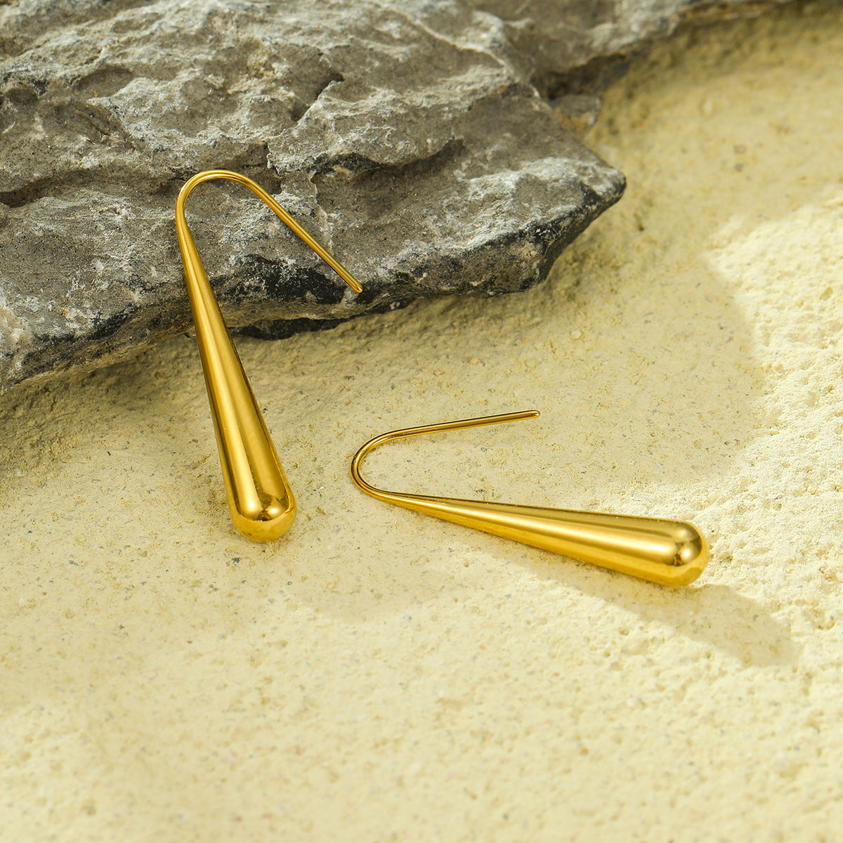 Fashionable Minimalist Titanium Steel Teardrop Stud Earrings for Women with Plated Finish and Elegant Versatile Design