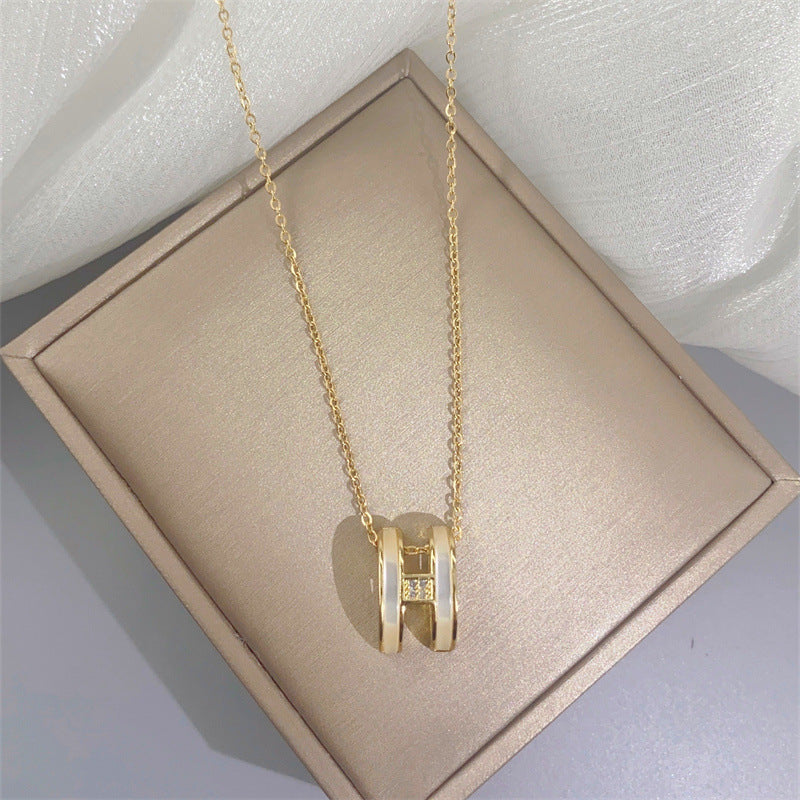 Collar Minimalista de Lujo en Acero de Titanio con Forma de H, Incrustación de Piedra Ojo de Gato y Acentos de Diamantes de Imitación en Cadena Tipo O