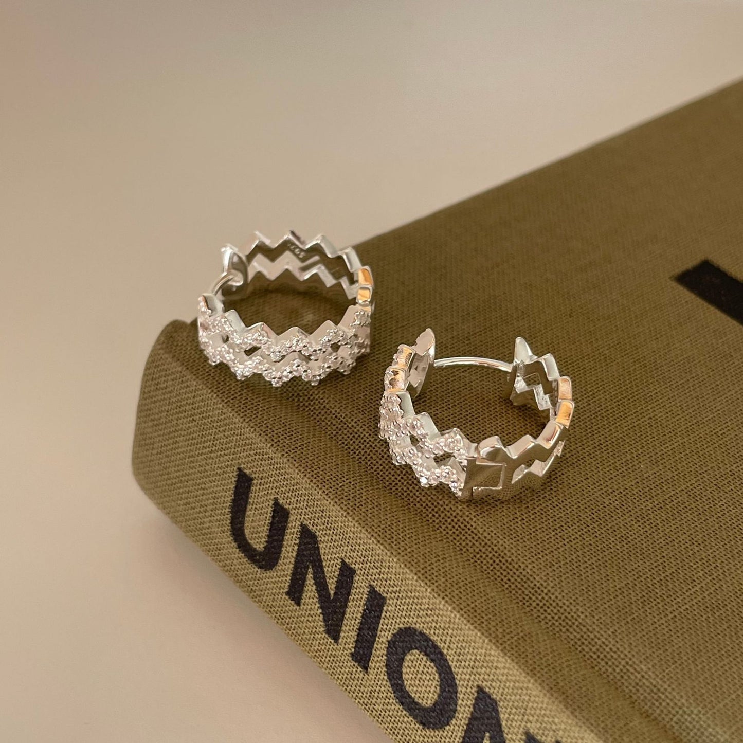 Minimalist Water-Drop-Shaped 925 Sterling Silver Earrings with Pearl Inlay for Women