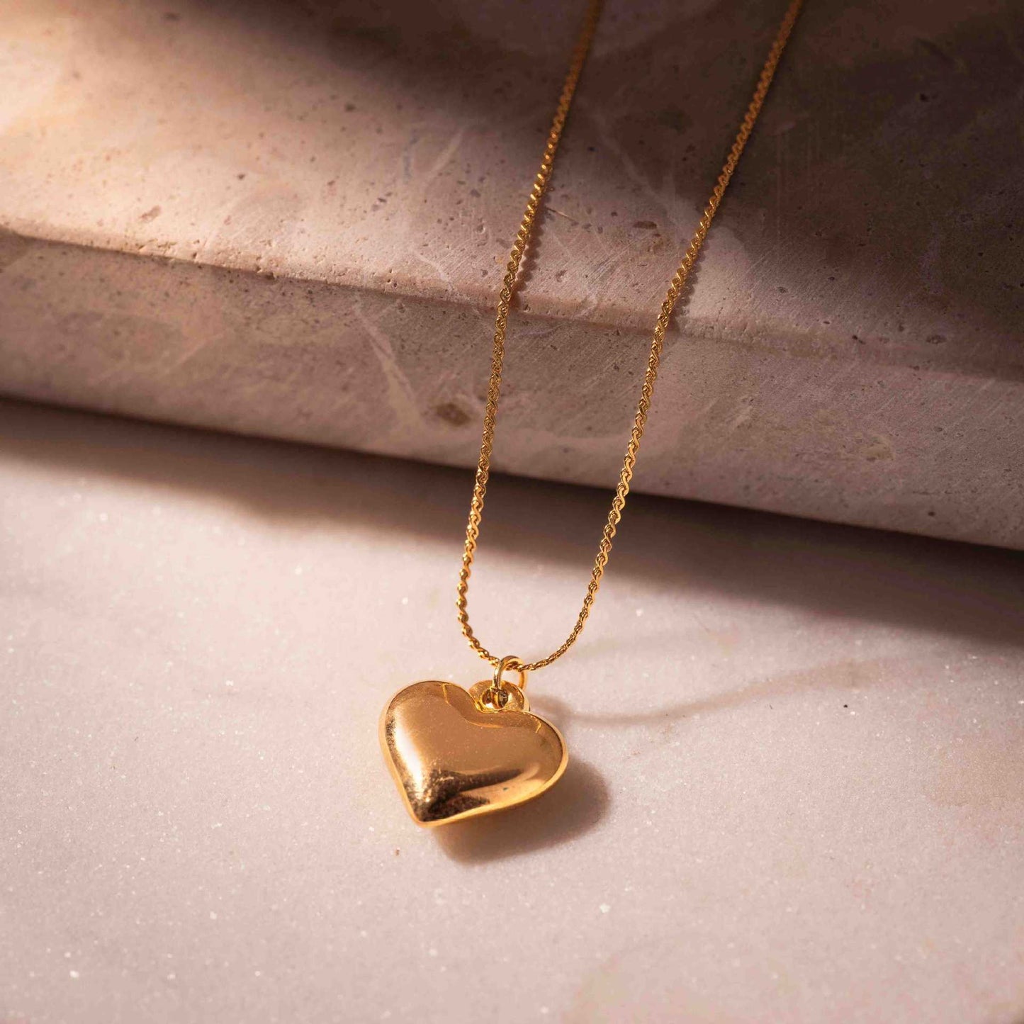 Fashionable Heart-Shaped Stainless Steel Pendant Necklace with Plated Finish for Women
