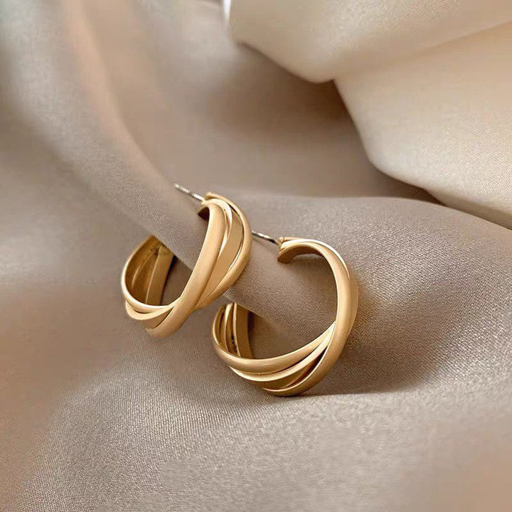 Orecchini da Donna a Cerchio Geometrico in Metallo e a Perno a Cuore, Stile Vintage con Finitura Placcata