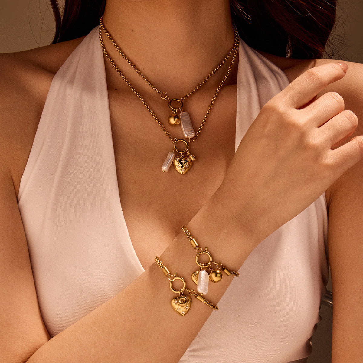 Elegante collar de acero inoxidable chapado en forma de corazón para mujer con diseño geométrico minimalista