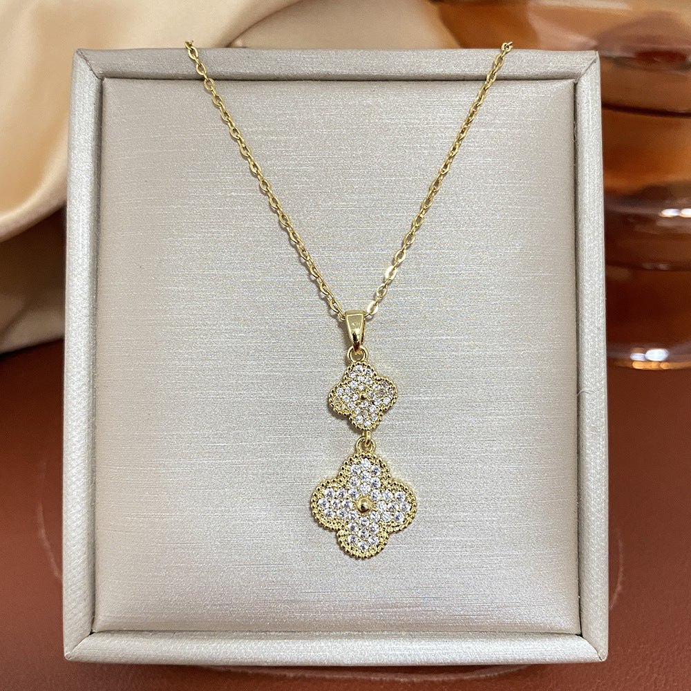 Collana con ciondolo a quadrifoglio minimalista da donna in acciaio al titanio con finitura placcata su catena a O