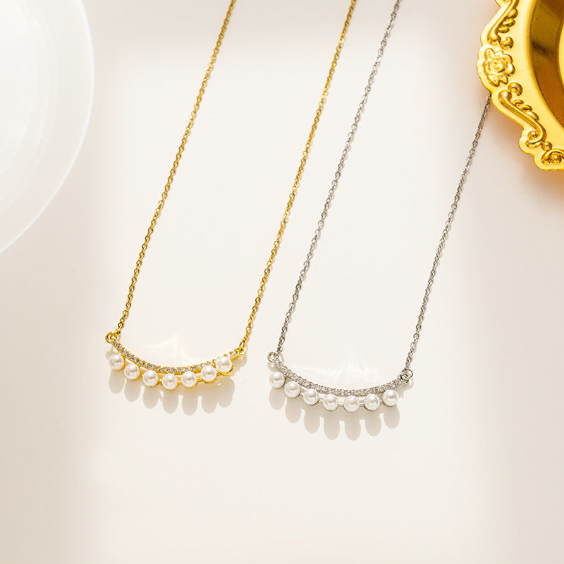Collar de acero titanio minimalista con forma de sonrisa e incrustaciones de oro para mujer, delicada cadena de clavícula con patrón geométrico y acento de lunares