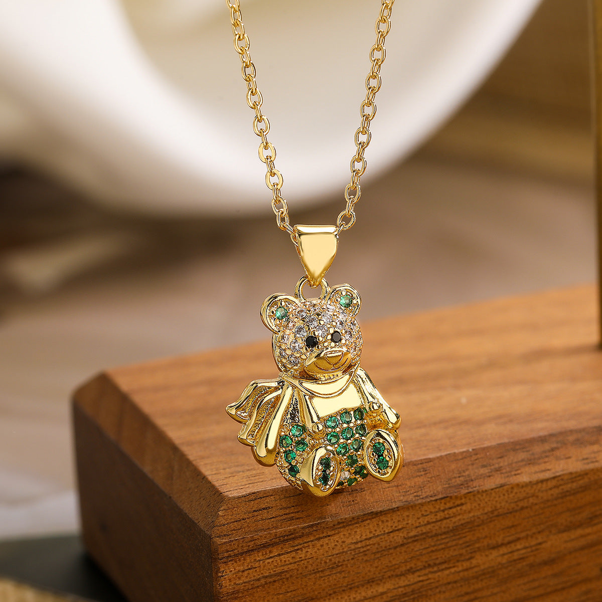 Cute Bear-Shaped Pendant Necklace for Women in Copper with 18K Gold Plating and Zircon Inlay Minimalist Style Clavicle Chain