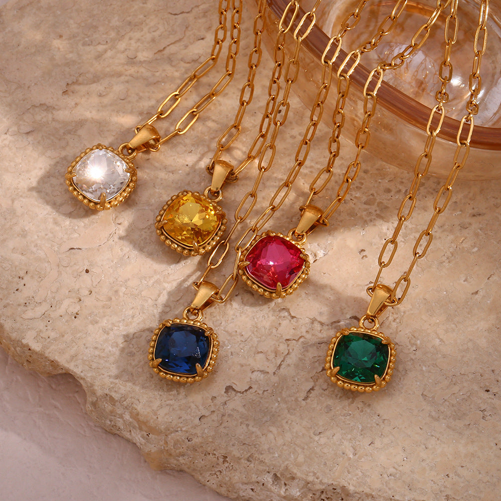 Collana con Pendente Geometrico in Acciaio Inossidabile Stile Retrò con Finitura Placcata da Donna