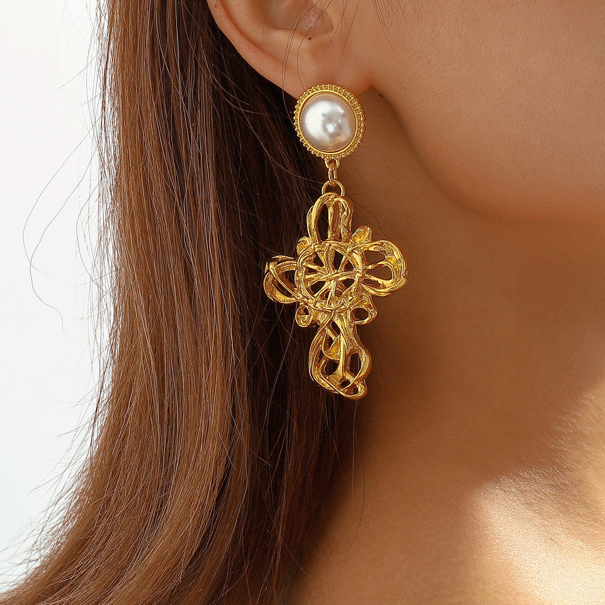 Pendientes de Cruz Irregular de Inspiración Vintage para Mujer con Base de Aleación e Incrustaciones de Perlas, Acabado Galvanizado