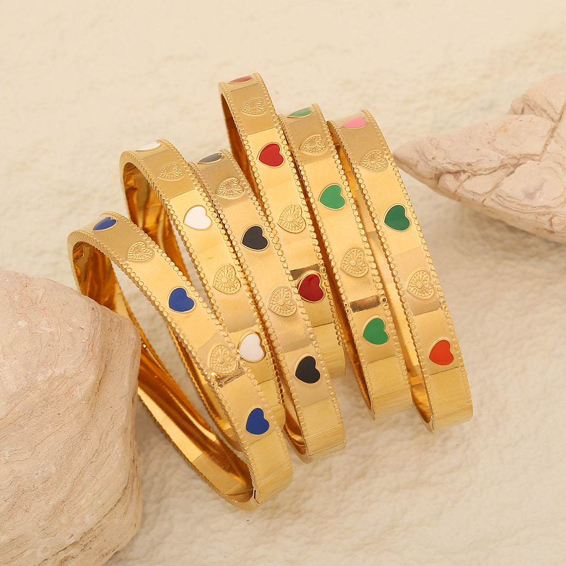 Braccialetto vintage da donna a forma di cuore in acciaio inossidabile con finitura placcata