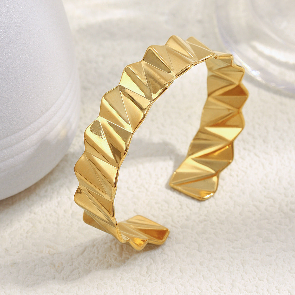 Bracciale da donna rigido in acciaio inossidabile placcato oro 18K con motivo a onda geometrico minimalista alla moda