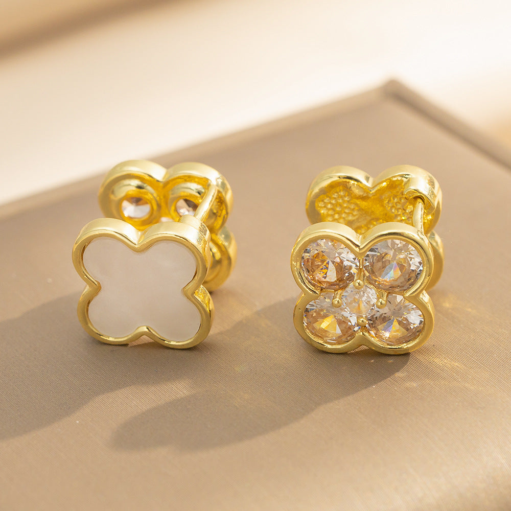 Orecchini a perno lusso minimalista a quadrifoglio in rame placcato oro con intarsio di strass per donna