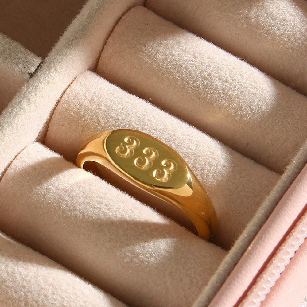 Anello da donna minimalista con numero ovale 333 in acciaio inossidabile placcato oro 18 carati