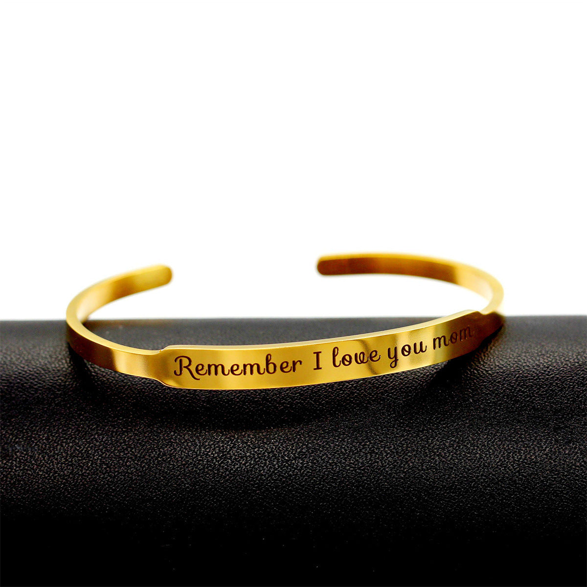 Braccialetto con ciondoli e personalizzazione incisa in acciaio inossidabile, a forma di C regolabile per donna, finitura lucida, estetica minimalista e fresca