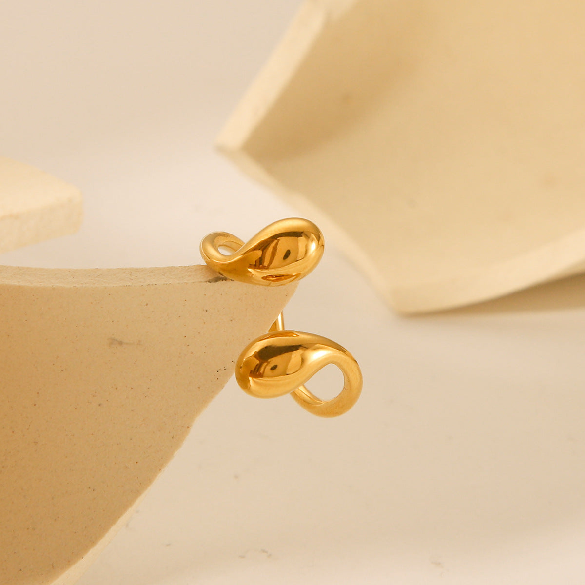 Anello geometrico Ins Style da donna in acciaio inossidabile placcato oro 18 carati con doppia goccia d'acqua