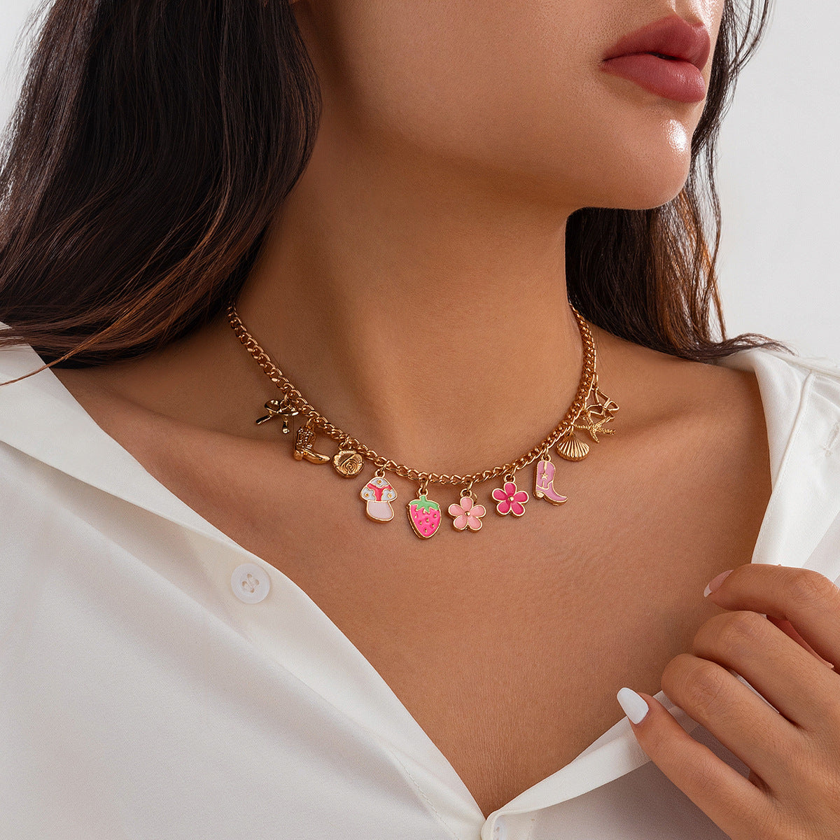 Collana pendente minimalista con stella e conchiglia, nappina e design a coda di sirena, in lega con finitura placcata