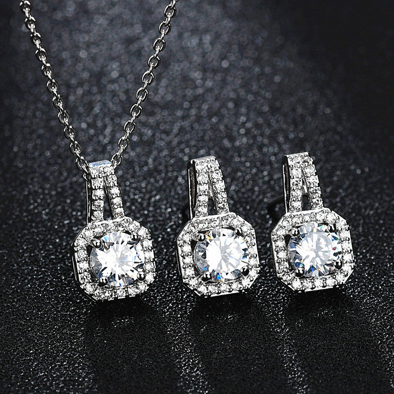 Minimalist Geometric Zircon Square Pendant Necklace for Women in Titanium Steel with Rhinestone Inlay on O-Chain