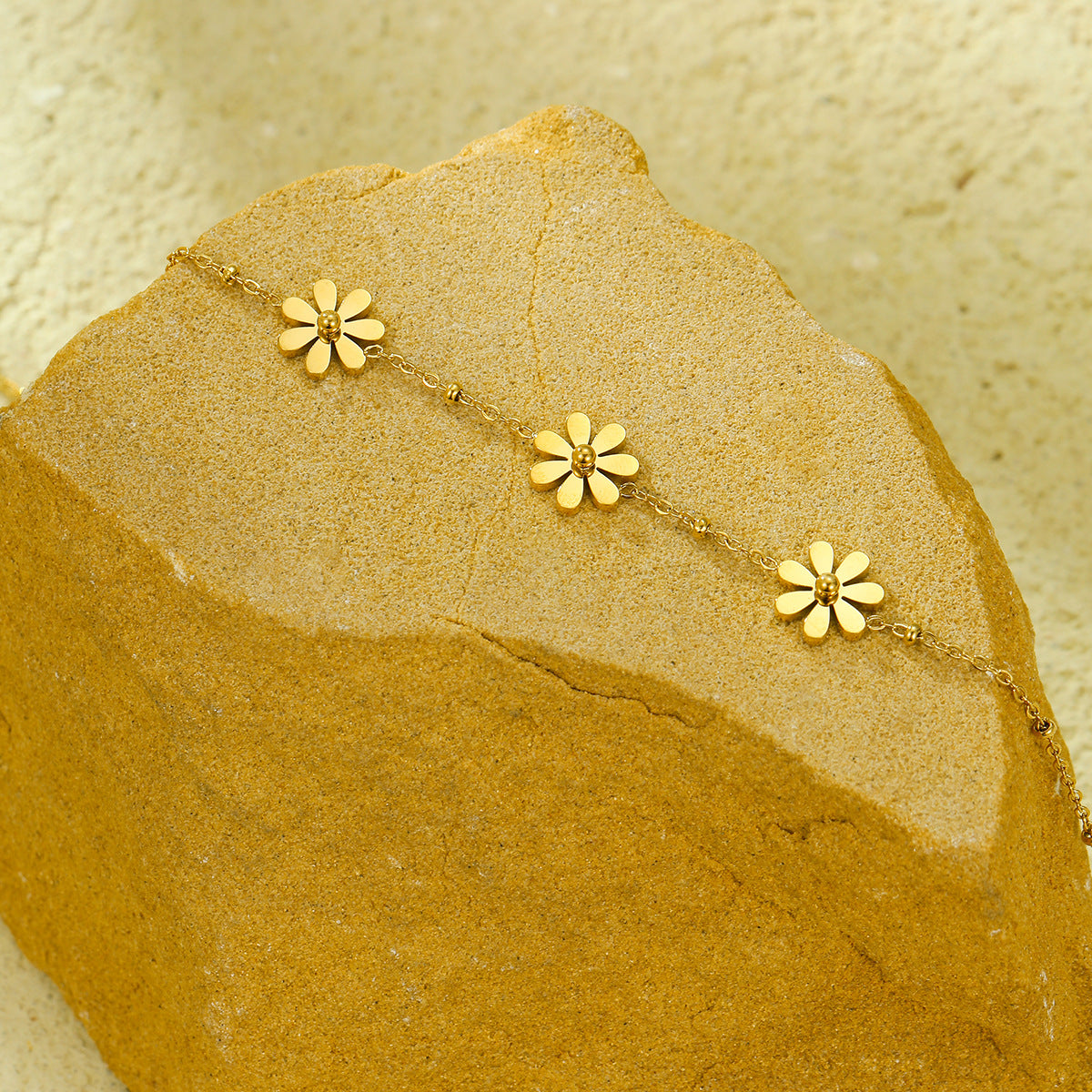 Collar con colgante de girasol y margarita natural para mujer, de acero inoxidable chapado en oro de 18 quilates, cadena minimalista para clavícula