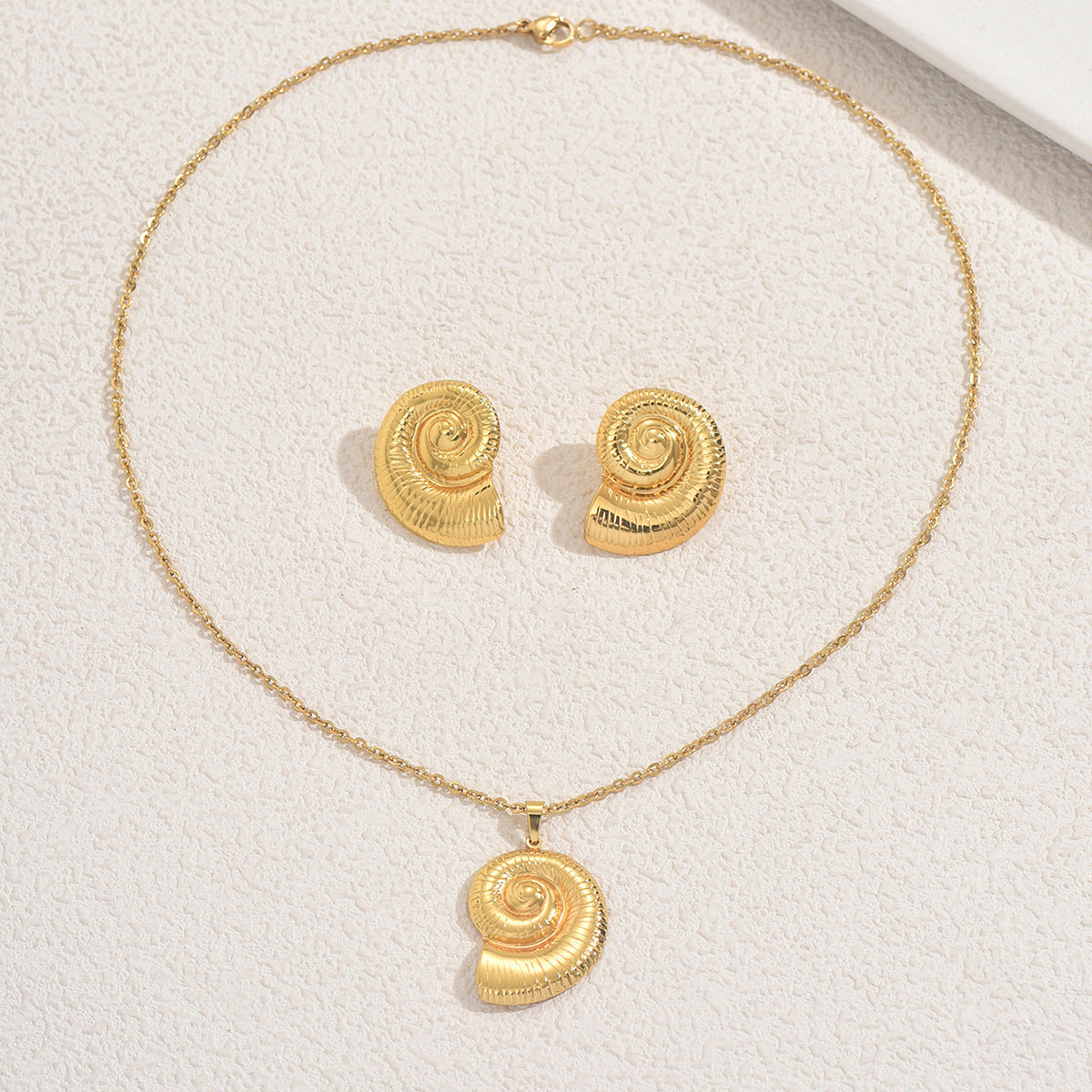 Set di collana e orecchini a pendente a cuore geometrico in lega con finitura placcata per donna