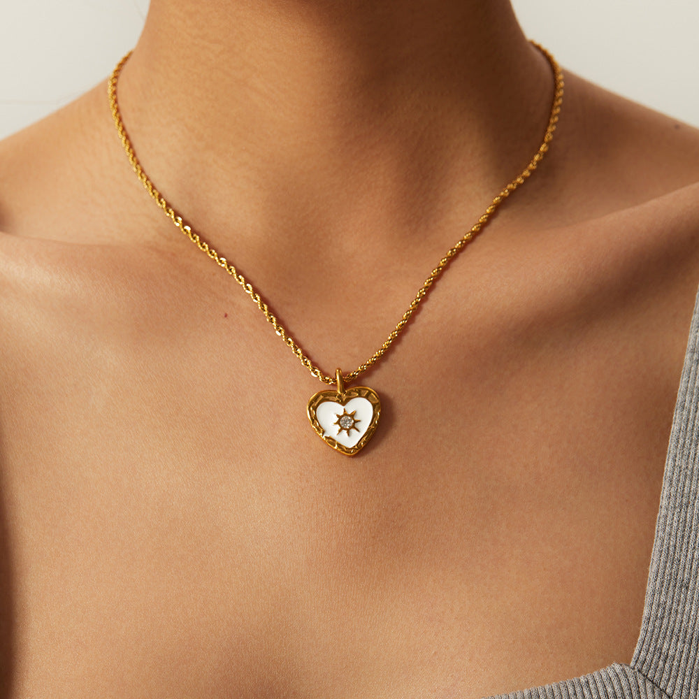 Collana con Pendente Geometrico Minimalista in Acciaio al Titanio con Finitura Placcata da Donna