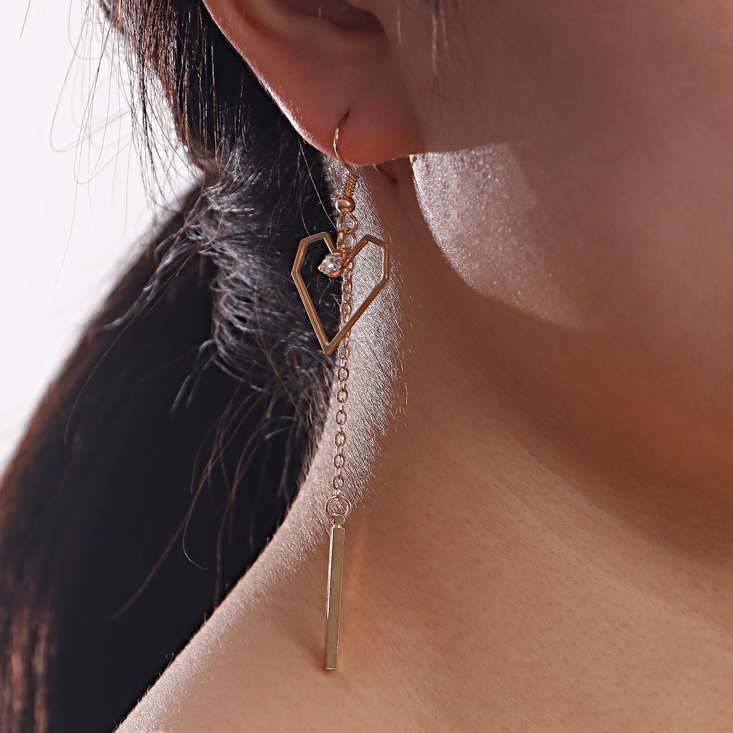 Minimalist Hollow Heart Shaped Alloy Earrings with Micro-Pavé Rhinestones and Fringe Detail for Women