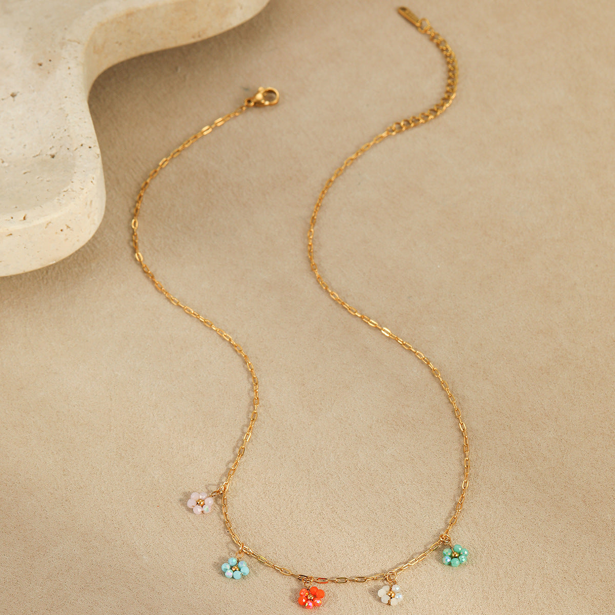 Set collana da donna con fiore di perline fatto a mano in stile bohémien, ciondolo in acciaio inossidabile con forma geometrica e finitura placcata, accessorio per vacanze estive al mare